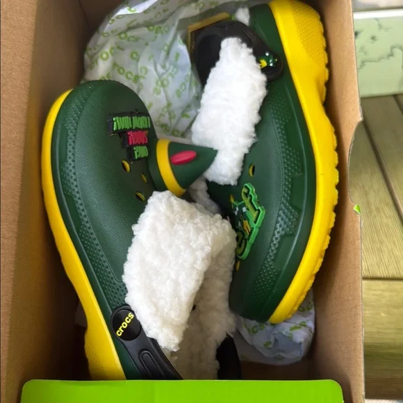 ELF CROCS Yellow Slippers Lightweight and Durable - Picture 2 of 4